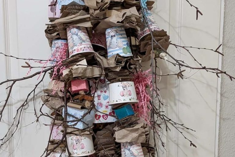 XXL Becherglück-Spielzeug für große Papageien XXL Becherglückspielzeug mit kleinen Ästen.